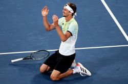 开云体育登录-英国网球队绝地反击世界网球队，兹维列夫高光表现的简单介绍