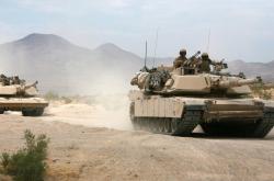 开云体育APP下载-命运交叉口，平行宇宙中的一场双重冠军预演