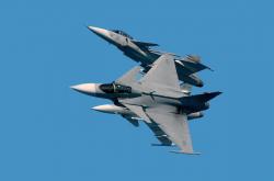 开云体育在线-篮球火种跨洋相映，从骑士逆转魔术到约基奇接管欧冠的精神连线