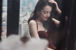 开云体育平台APP-当唯一的光熄灭时，他成了全队的火把—记阿克那晚如何以血肉之躯，扛起一座城市的重量