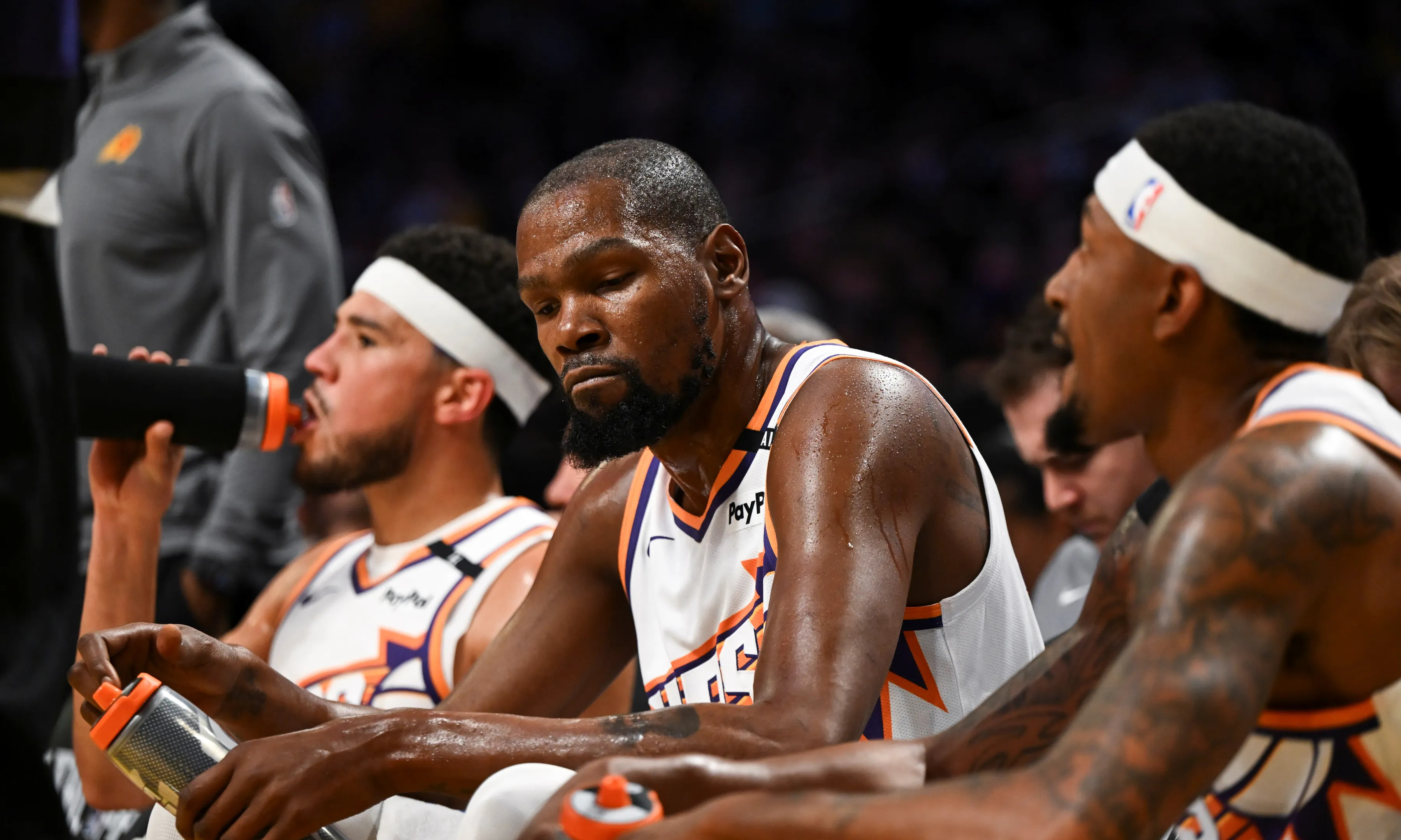 关于黄蜂碾压热火，恩比德送出助攻的信息