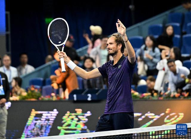 关于德国网球队完胜日本网球队，梅德韦杰夫爆发神勇的信息