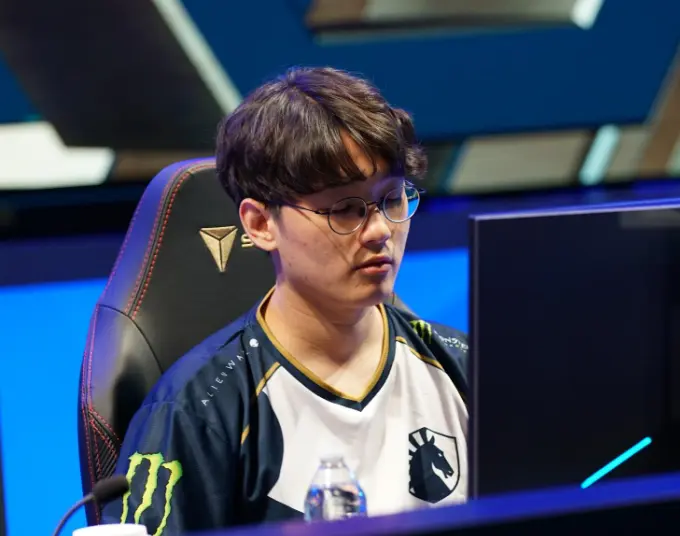 FPX绝地反击DK，CoreJJ爆发神勇