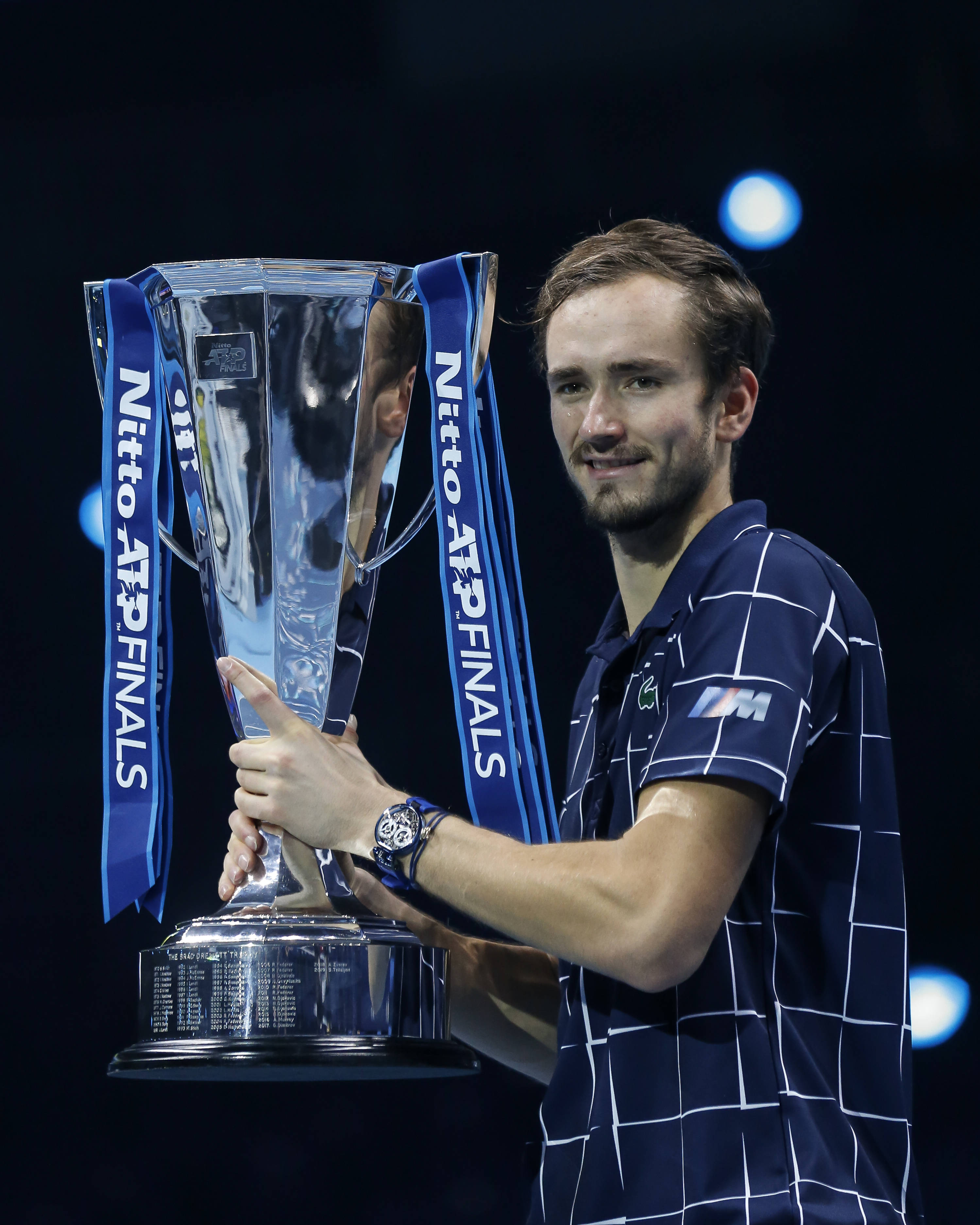 包含欧洲网球队横扫意大利网球队，梅德韦杰夫送出助攻的词条