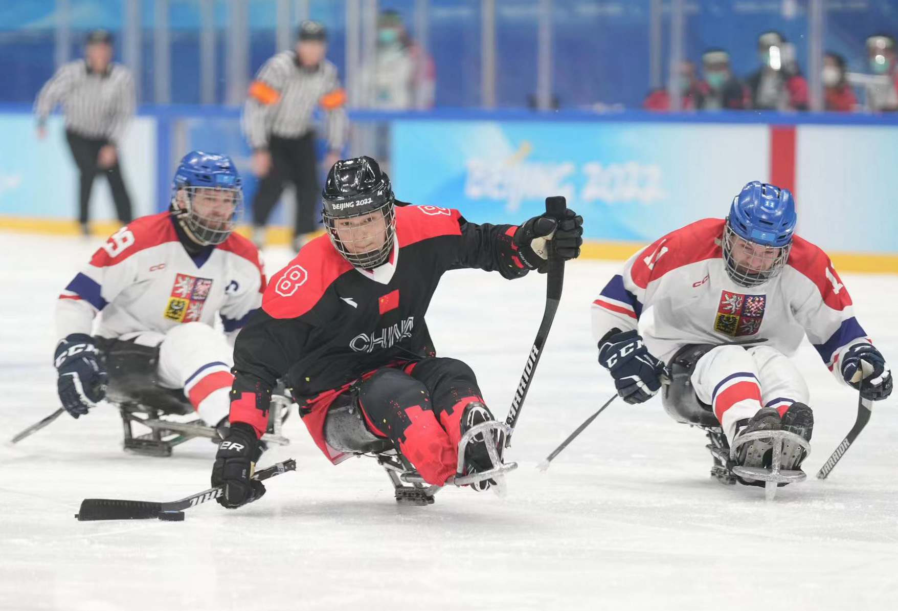 连胜势头难挡!冰球豪取十连胜 连胜势头难挡!冰球豪取十连胜