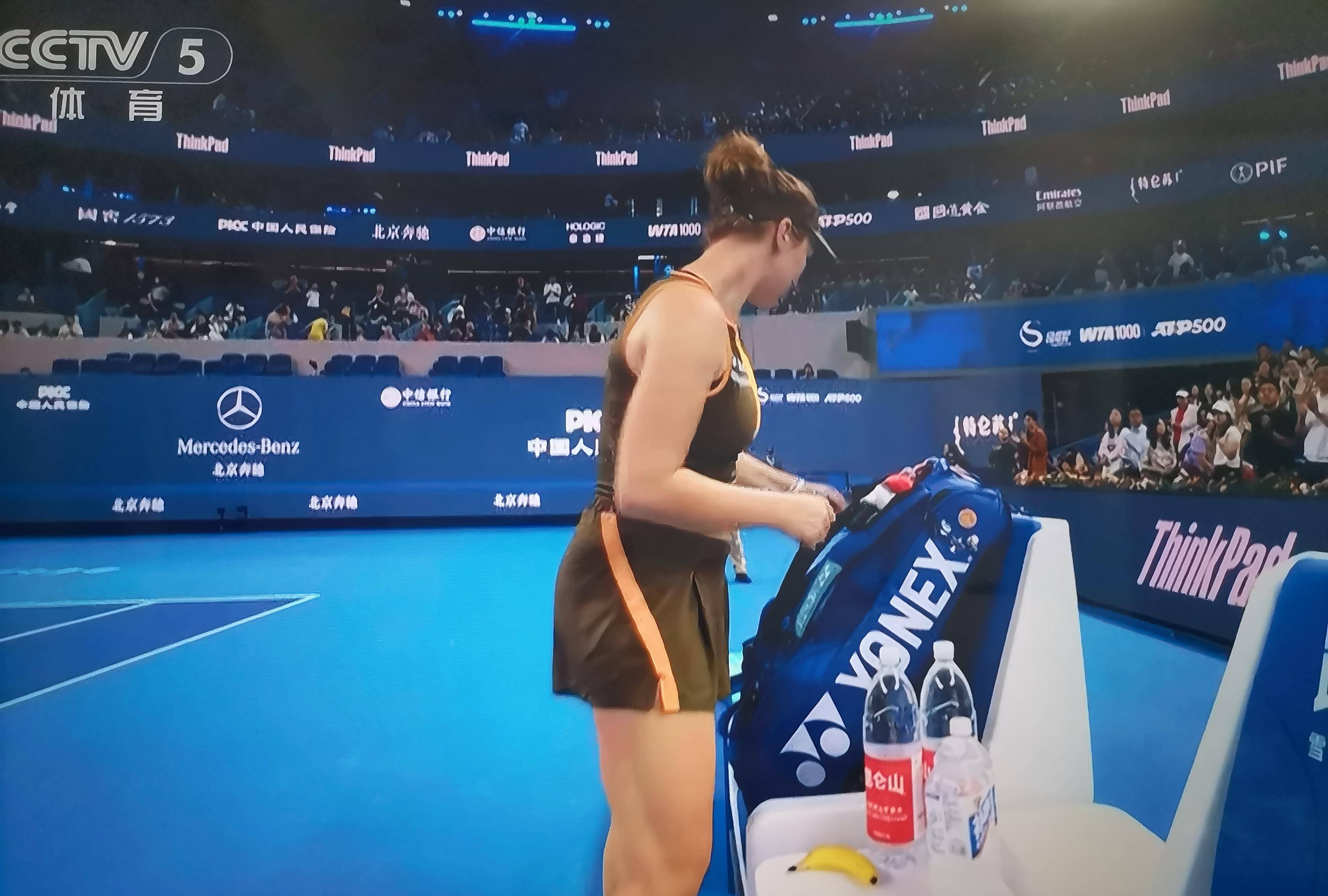 拳击明星选手受伤退赛，引发热议