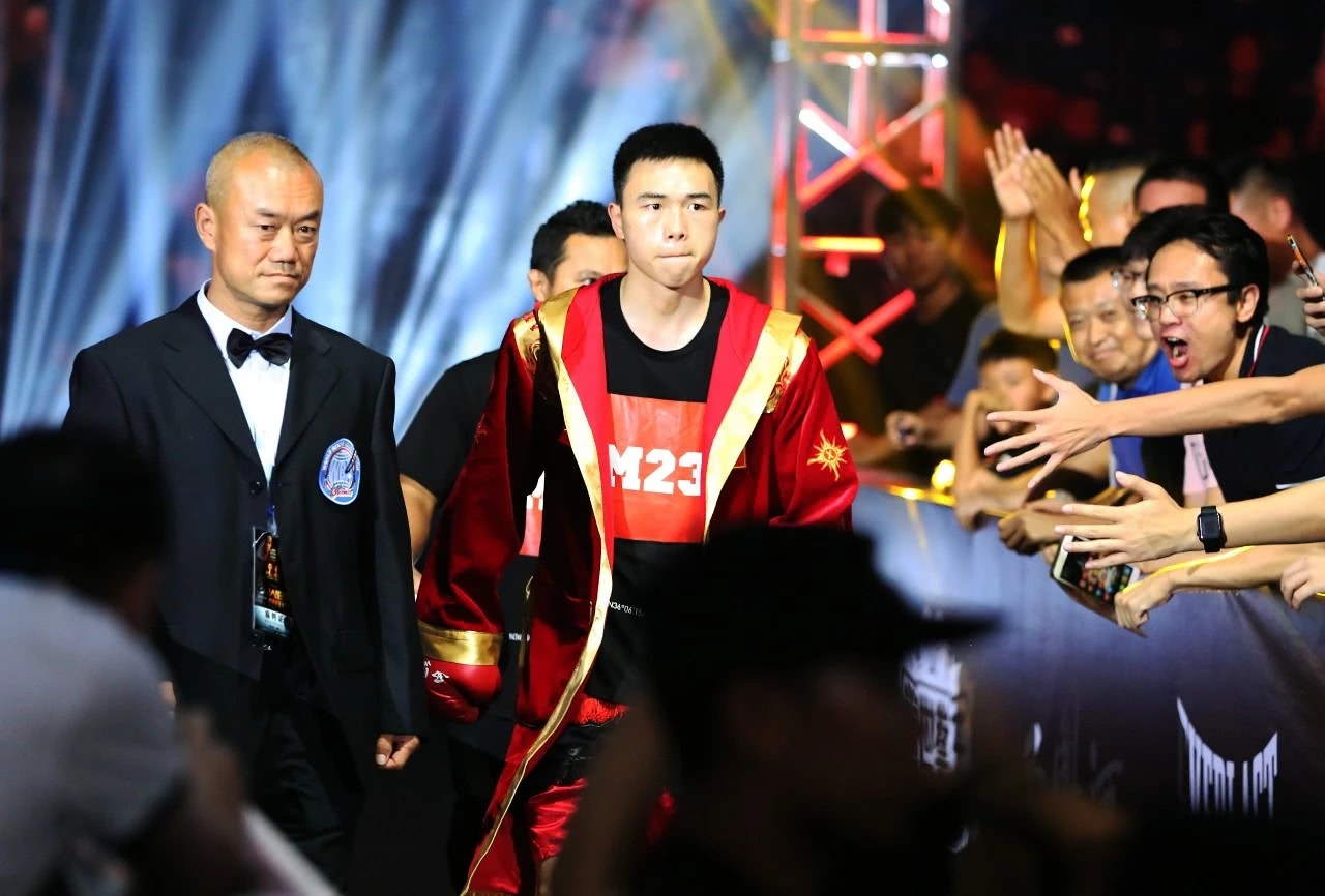 包含拳击迎来宿敌之战，恩怨再续的词条