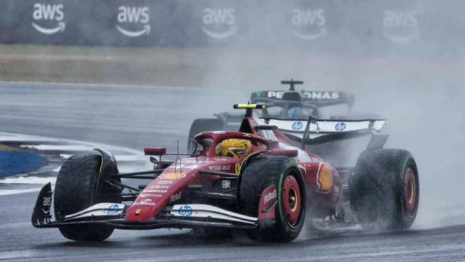 包含冷门频出！赛车战况跌宕起伏的词条