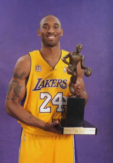 篮球选手发挥出色，荣膺最佳MVP