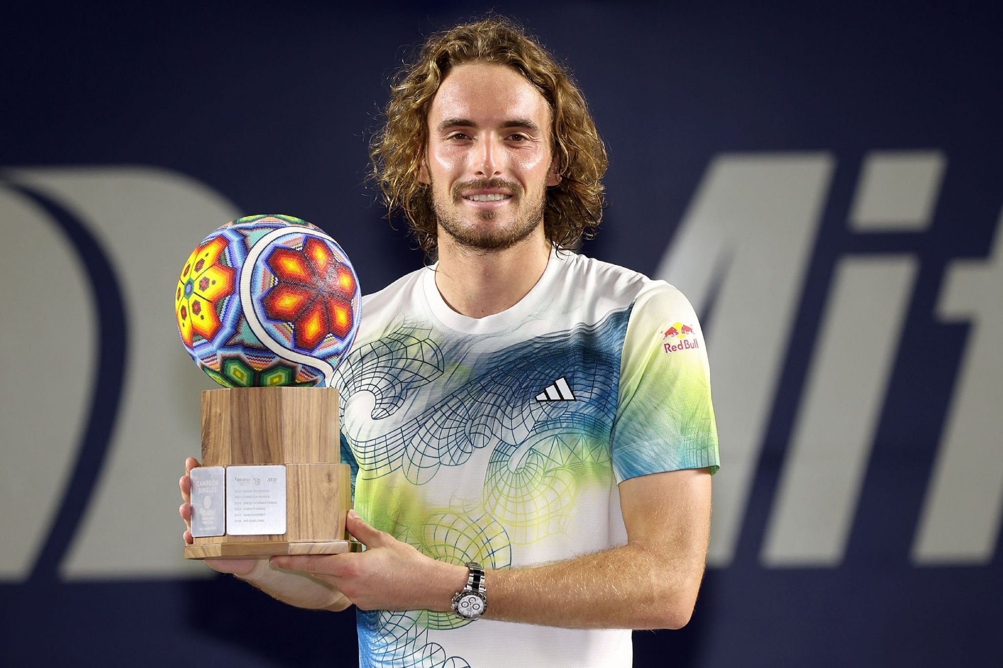 温网完胜戴维斯杯，西西帕斯惊艳四座