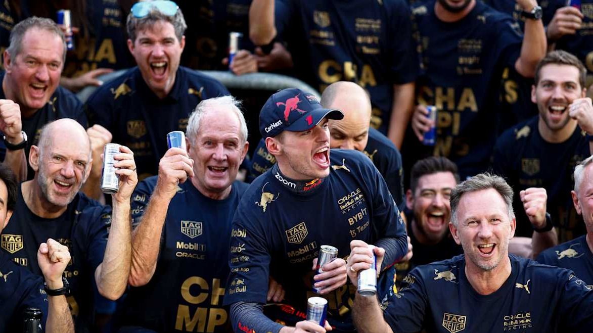 红牛二队鏖战红牛车队，皮亚斯特里惊艳四座