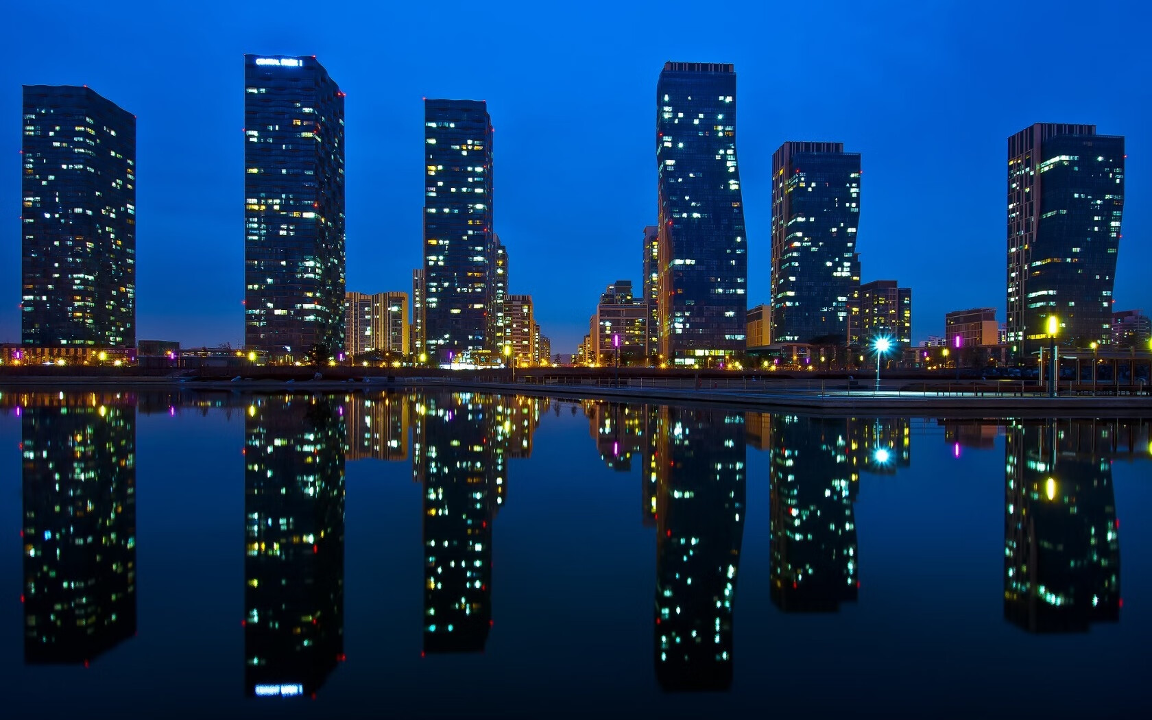 南美雄鹰的绝对统治，巴斯托尼黄金头槌带领哥伦比亚碾压秘鲁